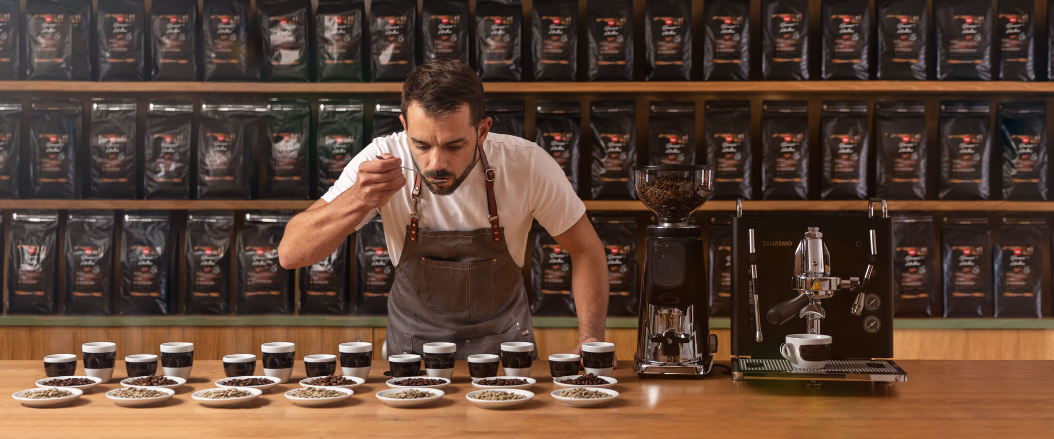 priprava kave z espresso kavnim aparatom