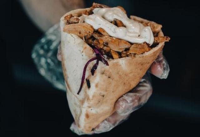 Bela kebab omaka: recept za popestritev jedi z žara